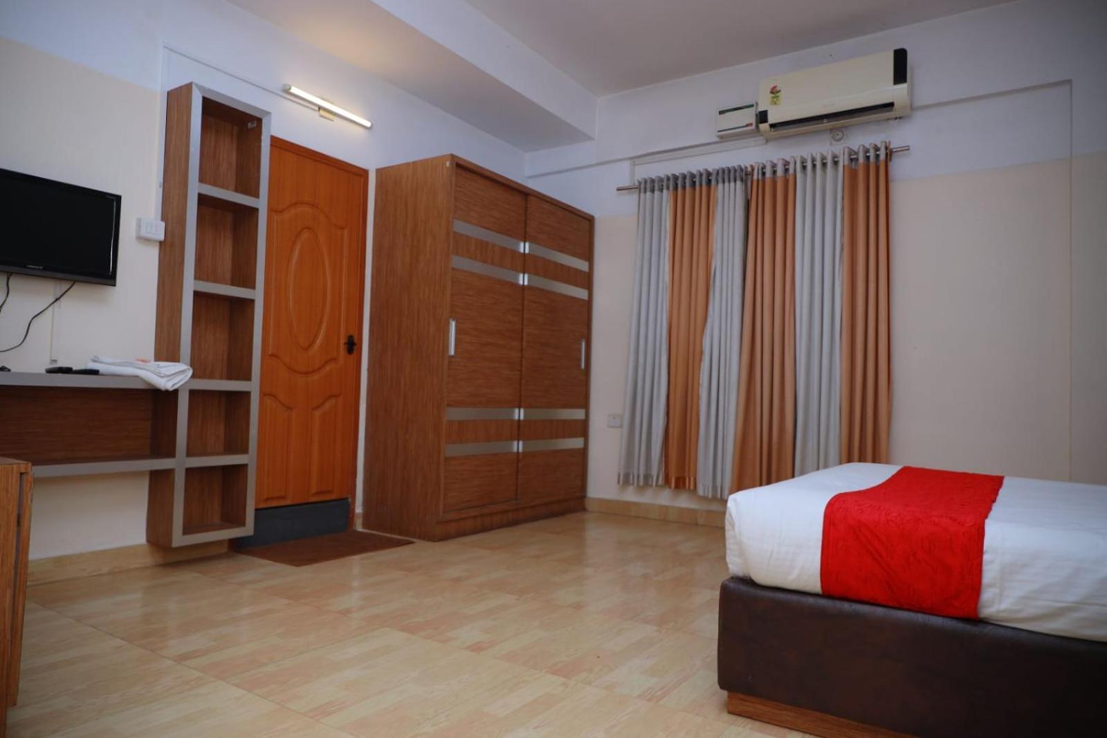 Hotel Tayas Trippapur Exteriér fotografie