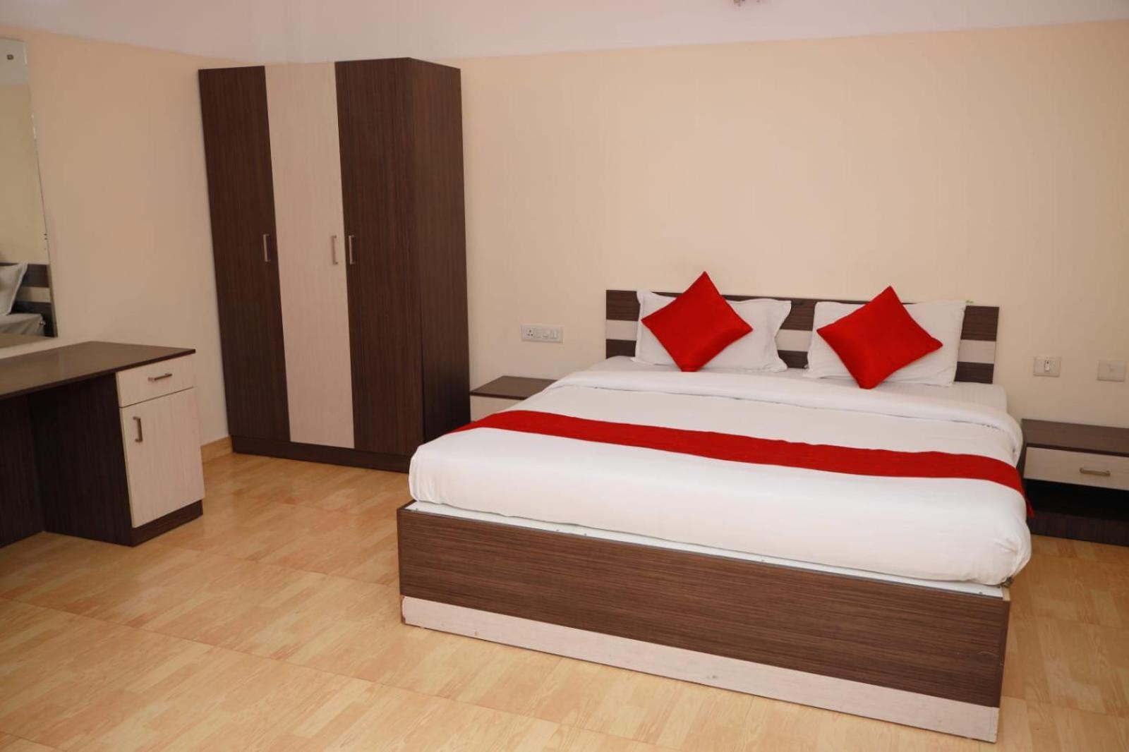 Hotel Tayas Trippapur Exteriér fotografie