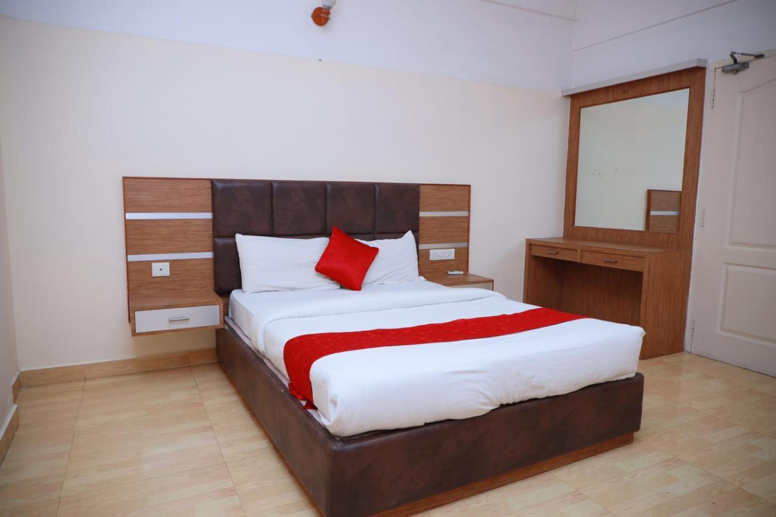 Hotel Tayas Trippapur Exteriér fotografie